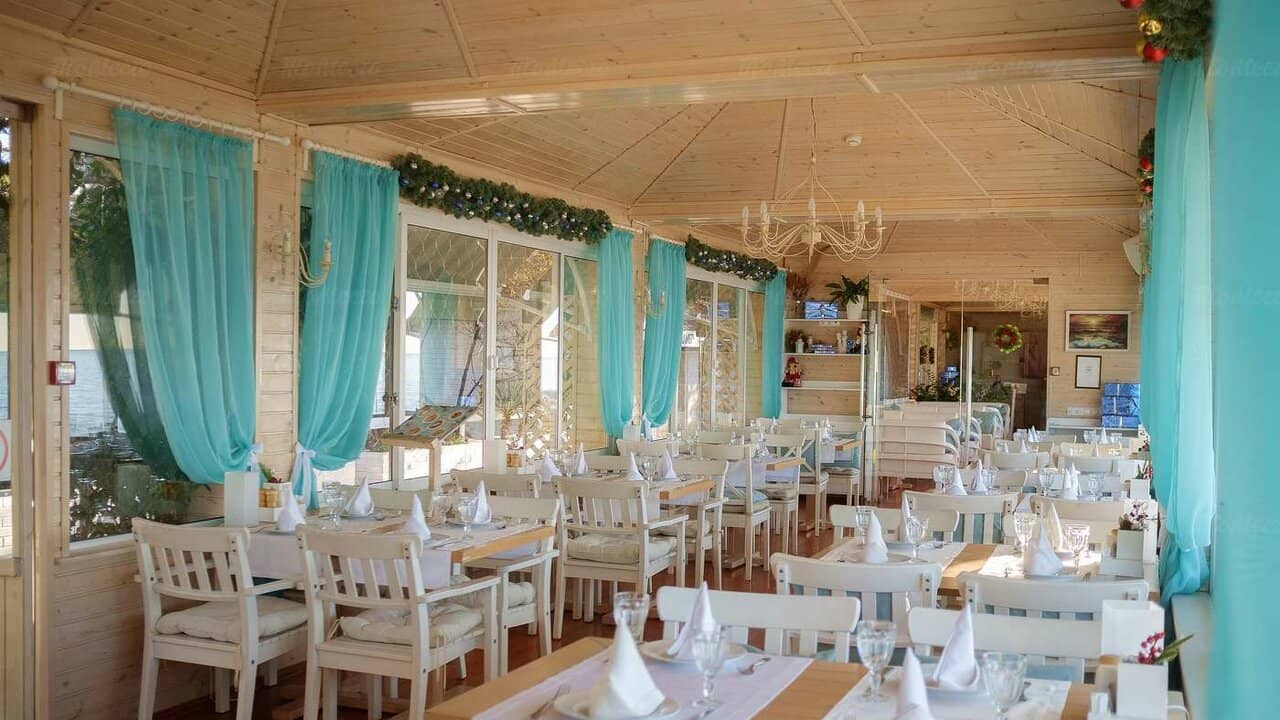 Grand Fish Veranda